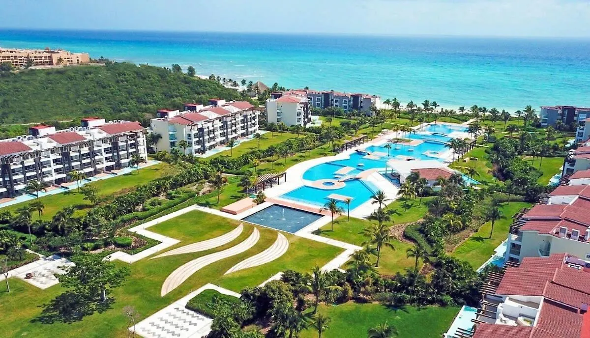 Luxurious Hideaway With Private Beach Access Playa del Carmen Apartment