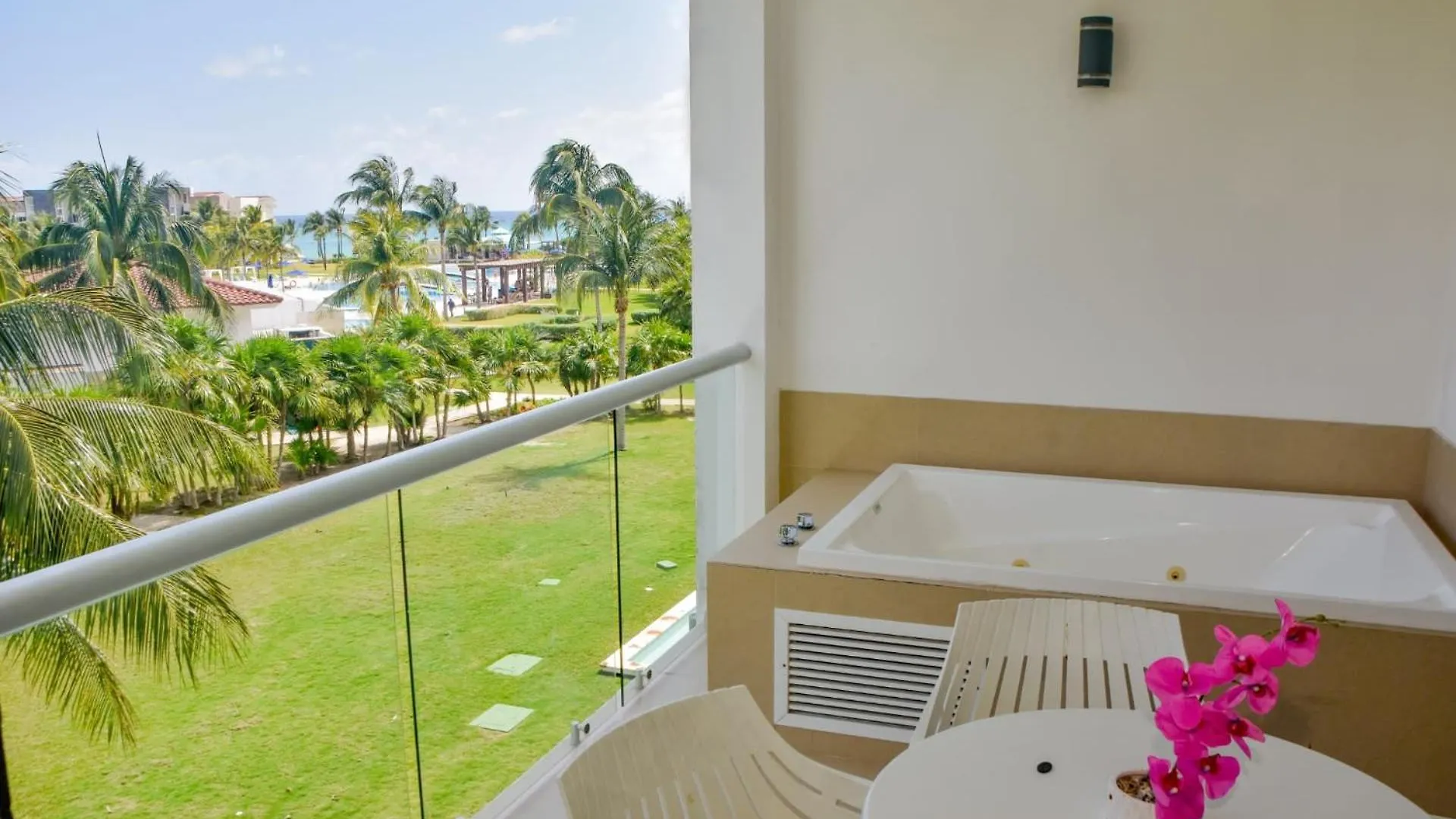 Apartment Luxurious Hideaway With Private Beach Access Playa del Carmen