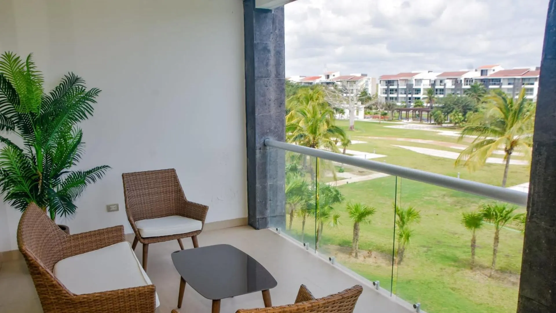Luxurious Hideaway With Private Beach Access Playa del Carmen